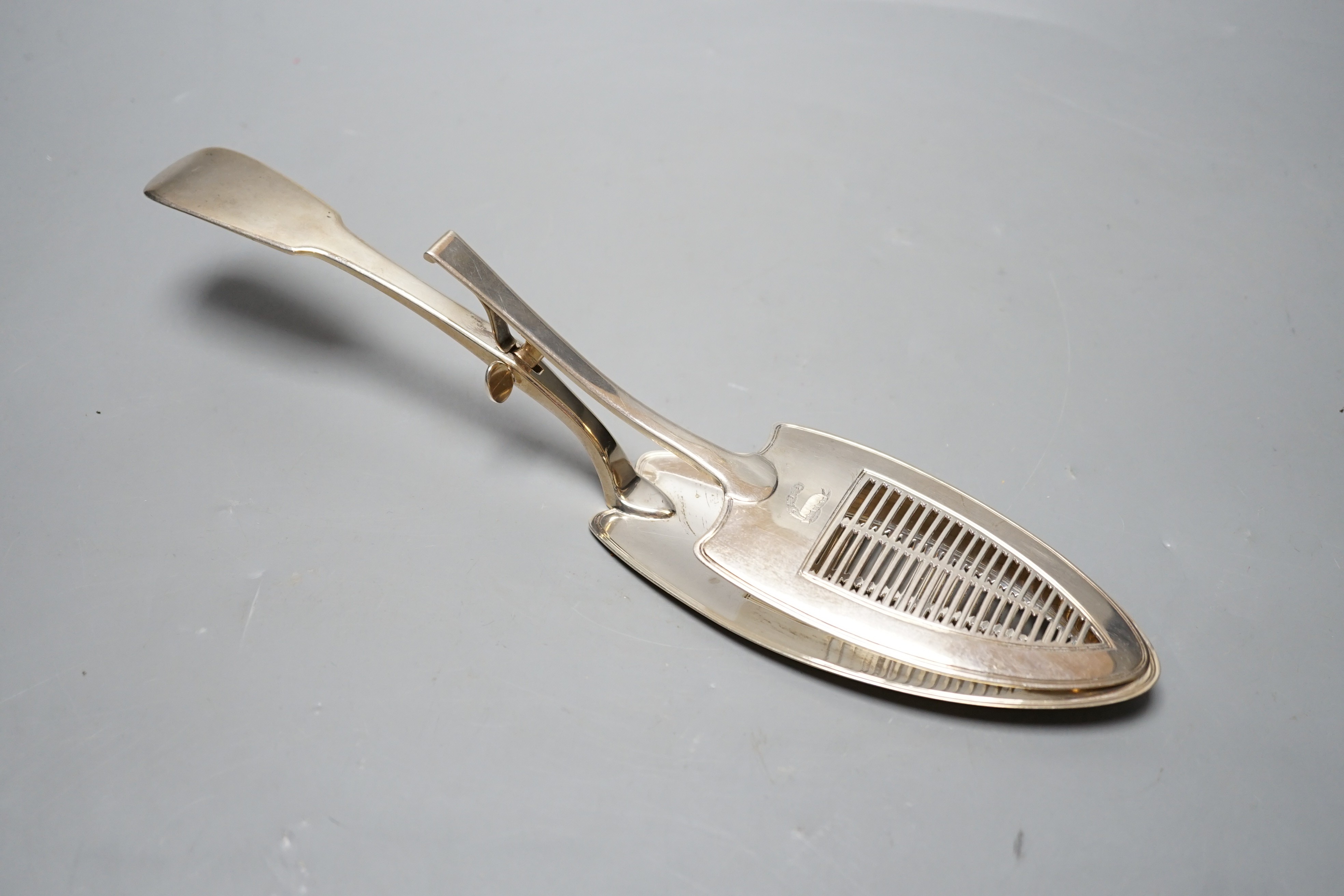 A George III pierced silver fiddle pattern fish server, Eley & Fearn, London, 1801, 30.2cm, 7oz.